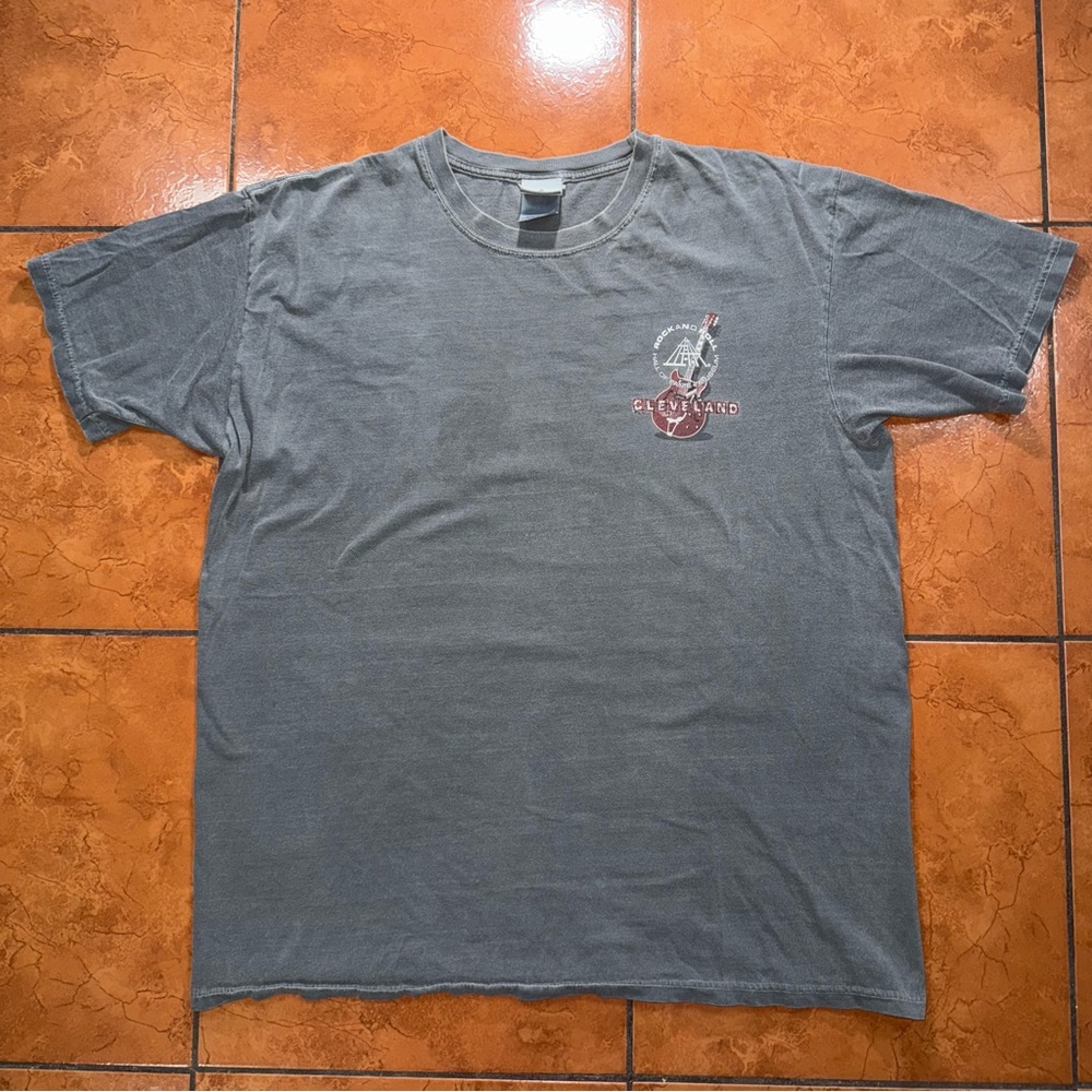 Men's Gray Graphic T-Shirt